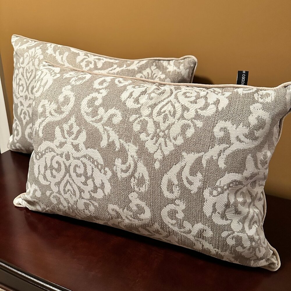 Set of 2 Decorative (Lumbar) Pillows